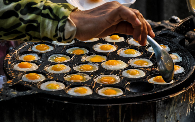 Cooking eggs grill spatula wine free wallpaper - medium preview image