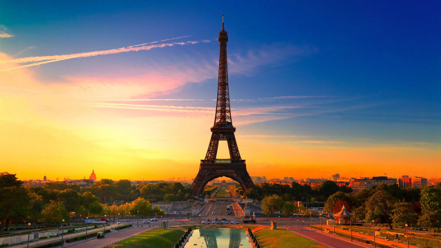 Eiffel tower lit up sunset #2 free wallpaper - medium preview image
