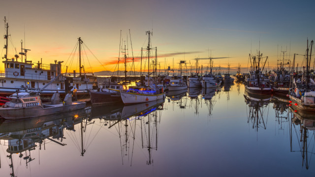 Harbor boats sunset colorful sky free wallpaper - medium preview image