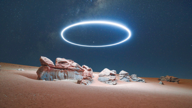 Desert halo starry sky light free wallpaper - medium preview image