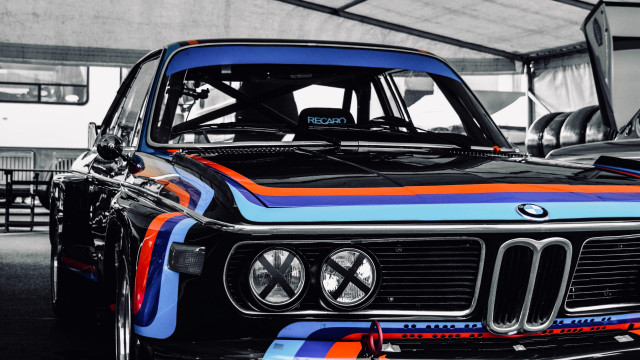 Bmw colorful garage renaissance retro free wallpaper - medium preview image