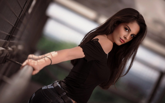 Woman longhair blackshirt outstretched pose free wallpaper - medium preview image