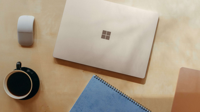 Laptop mouse coffee notepad wireframe free wallpaper - medium preview image