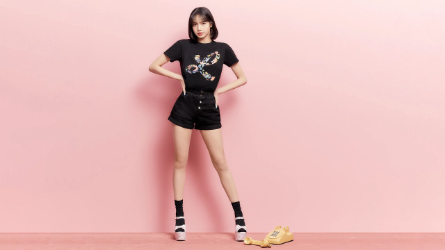 Woman pink wall yellow shoes free wallpaper - medium preview image