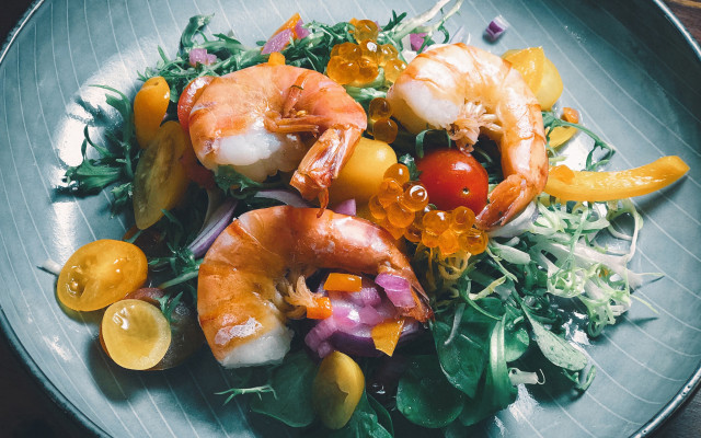 Shrimp tomatoes greens food photography free wallpaper - medium preview image