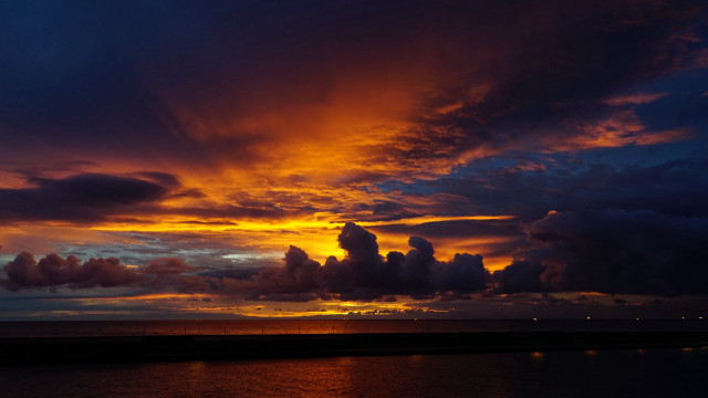 Sunset clouds water horizon cityscape free wallpaper - medium preview image