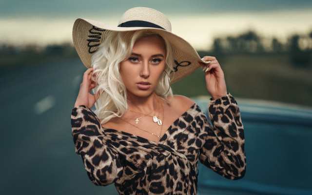 Woman hat leopard print portrait free wallpaper - medium preview image