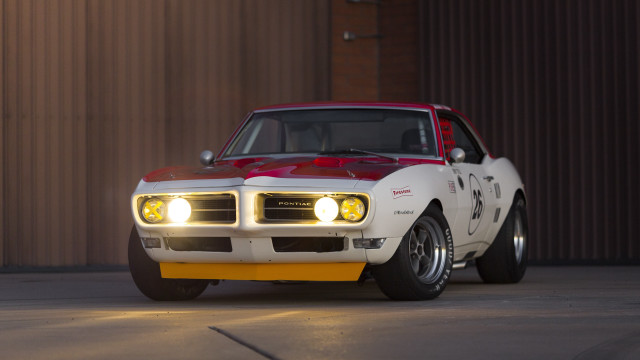 White red car yellow stripe free wallpaper - medium preview image