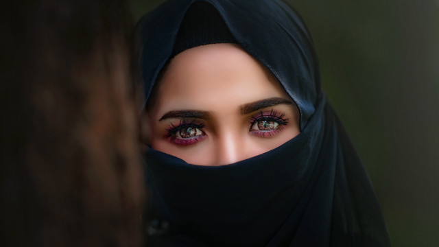 Black veil mirror brown eyes free wallpaper - medium preview image