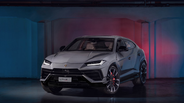 Silver lamb suv garage red free wallpaper - medium preview image