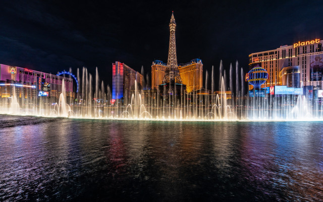 Cherry fountain city night holography free wallpaper - medium preview image