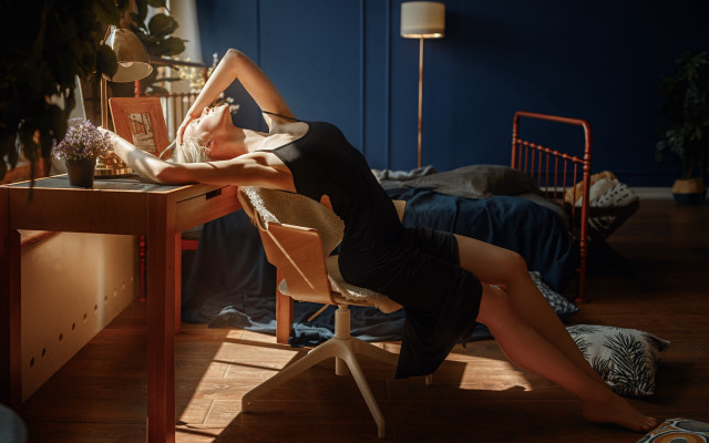 Woman chair room bed plant free wallpaper - medium preview image
