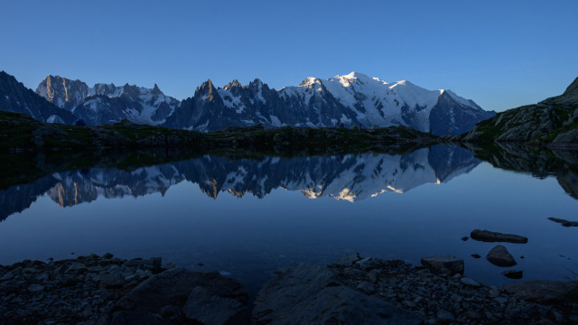 Mountain range reflection lake dusk free wallpaper - medium preview image