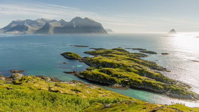 Rocky shore moss mountains lake free wallpaper - medium preview image