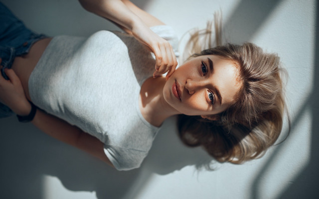Elina karimova white shirt blue free wallpaper - medium preview image
