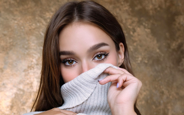 Elina karimova white sweater gold free wallpaper - medium preview image