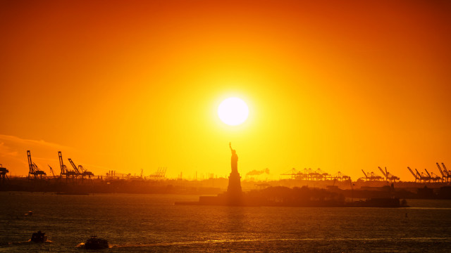 Water sunset statue liberty mountain free wallpaper - medium preview image