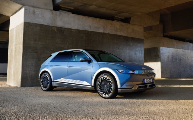 Blue car building bridge concrete free wallpaper - medium preview image