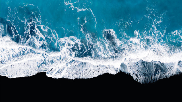 Black white wave crash beach free wallpaper - medium preview image