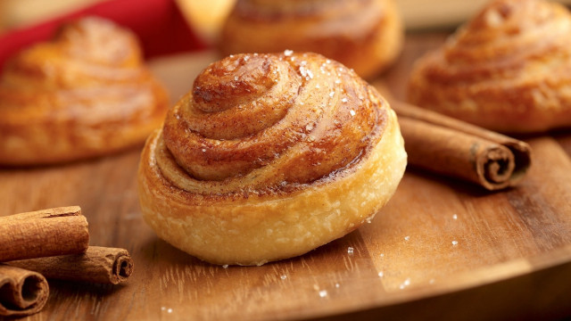 Cinnamon roll cutting board cinnamon free wallpaper - medium preview image