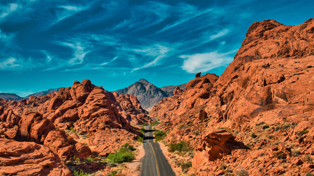 Desert truck mountains blue sky free wallpaper - medium preview image