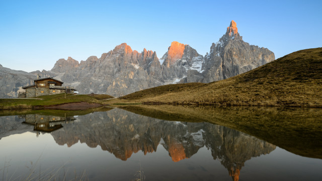 House lake mountains reflection foreground free wallpaper - medium preview image