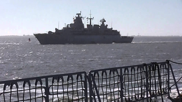 Large ship ocean fenced dog free wallpaper - medium preview image