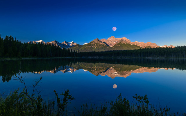 Mountain range reflection lake moon #2 free wallpaper - medium preview image