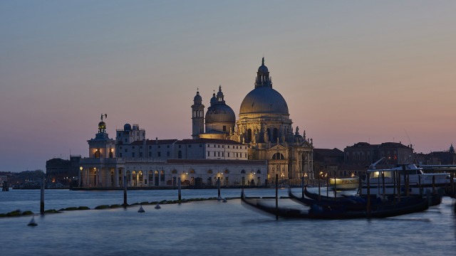 Dome clocktower bridge boats cityscape free wallpaper - medium preview image