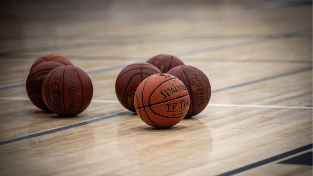 Basketball group on court with free wallpaper - medium preview image