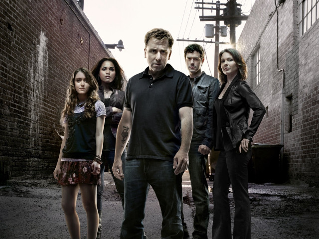 Group people alley brick wall free wallpaper - medium preview image