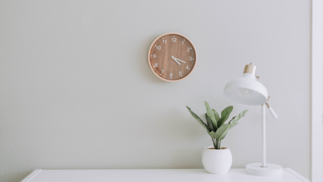 Clock wall white table plant free wallpaper - medium preview image