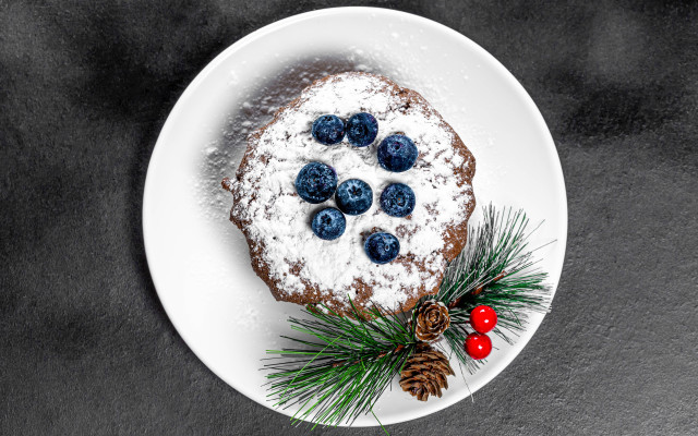 Plate berries powdered sugar pine free wallpaper - medium preview image
