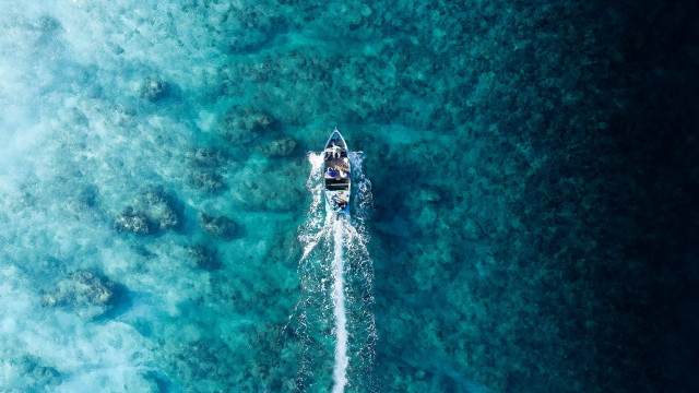 Boat water shore rocks corals free wallpaper - medium preview image