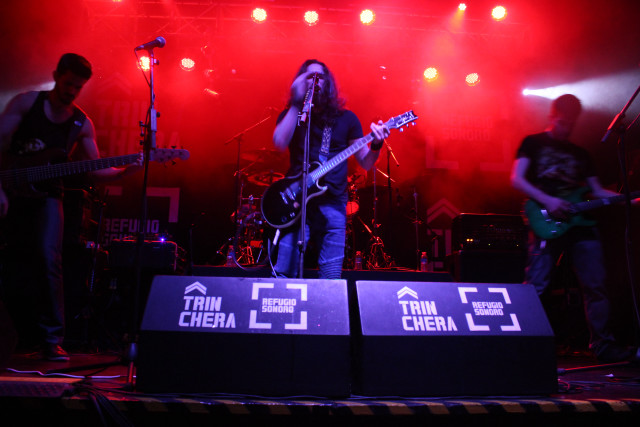 Band red lights microphone guitar free wallpaper - medium preview image