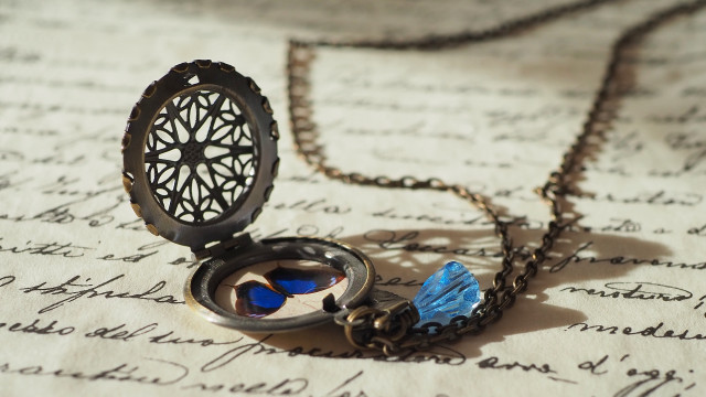 Necklace locke butterfly paper chain free wallpaper - medium preview image