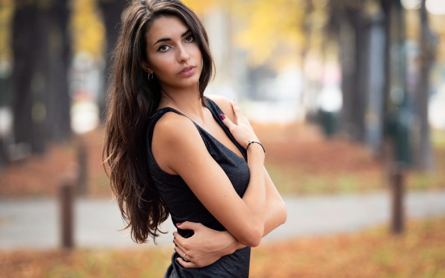 Elina karimova park portrait blurry free wallpaper - medium preview image