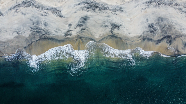 Mountain range overview ocean plane free wallpaper - medium preview image
