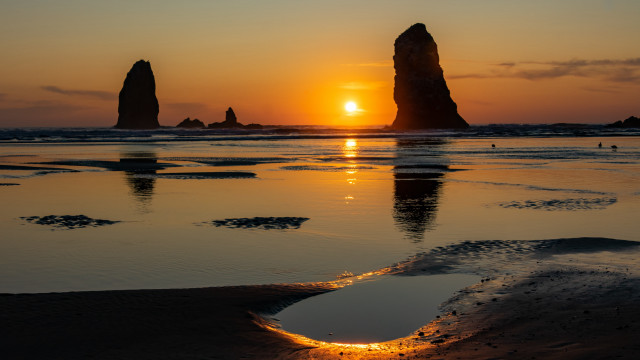 Sunset beach rocks puddle sky free wallpaper - medium preview image