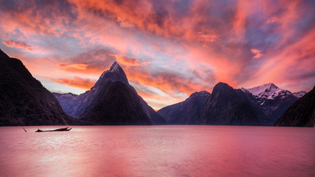 Lake mountains sunset boat pink free wallpaper - medium preview image