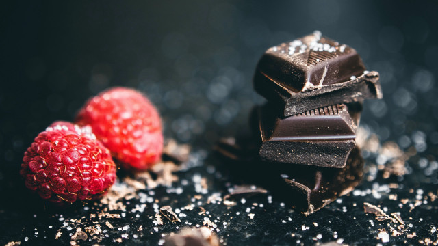 Chocolate raspberries stilllife food photography free wallpaper - medium preview image