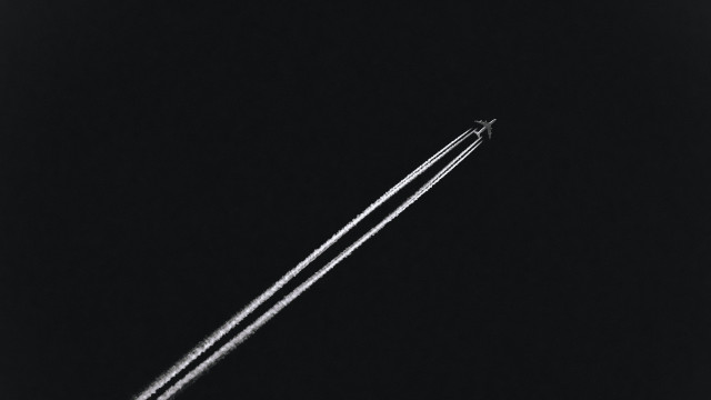 Jet contrail minimalism ultrafinedetail greyscale free wallpaper - medium preview image