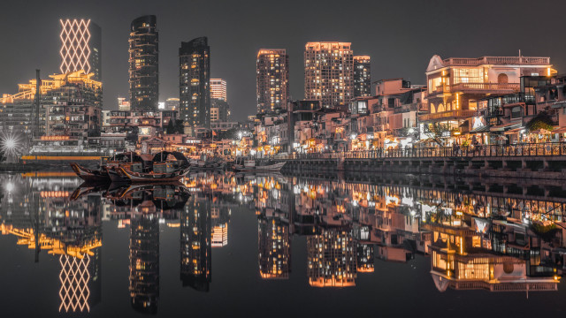 Tokyo skyline boat night reflection free wallpaper - medium preview image