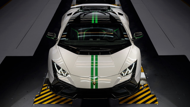 White lamb car ramp striped free wallpaper - medium preview image