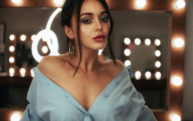 Blue dress mirror lights portrait free wallpaper - medium preview image