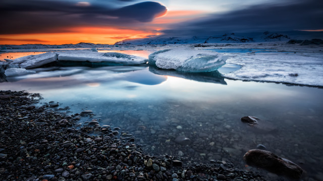 Sunset rocky beach icebergs water free wallpaper - medium preview image