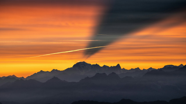 Sunset mountain plane contrail clouds free wallpaper - medium preview image
