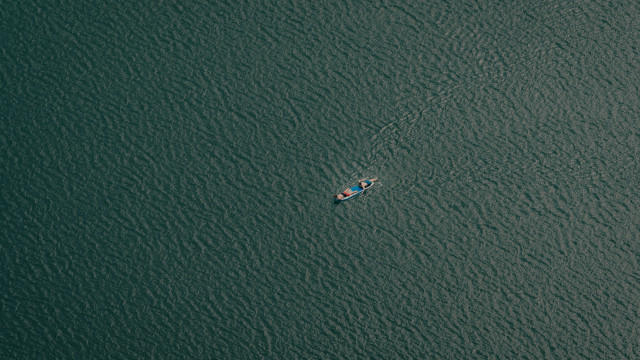 Ocean boat paddle tranquil minimalism free wallpaper - medium preview image
