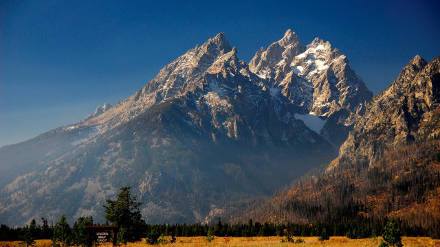 Mountain range sign blue sky free wallpaper - medium preview image