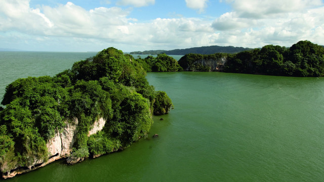 Small island lake trees clouds #2 free wallpaper - medium preview image
